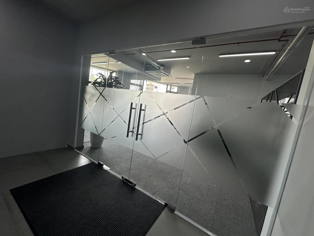 Bán tòa building mt ngay cộng hòa, p.4, tân bình, (10m x 20m), hầm + 5 tầng, hđt 120tr, giá 39 tỷ