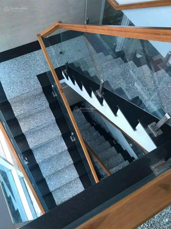 Bán tòa building mt ngay cộng hòa, p.4, tân bình, (10m x 20m), hầm + 5 tầng, hđt 120tr, giá 39 tỷ