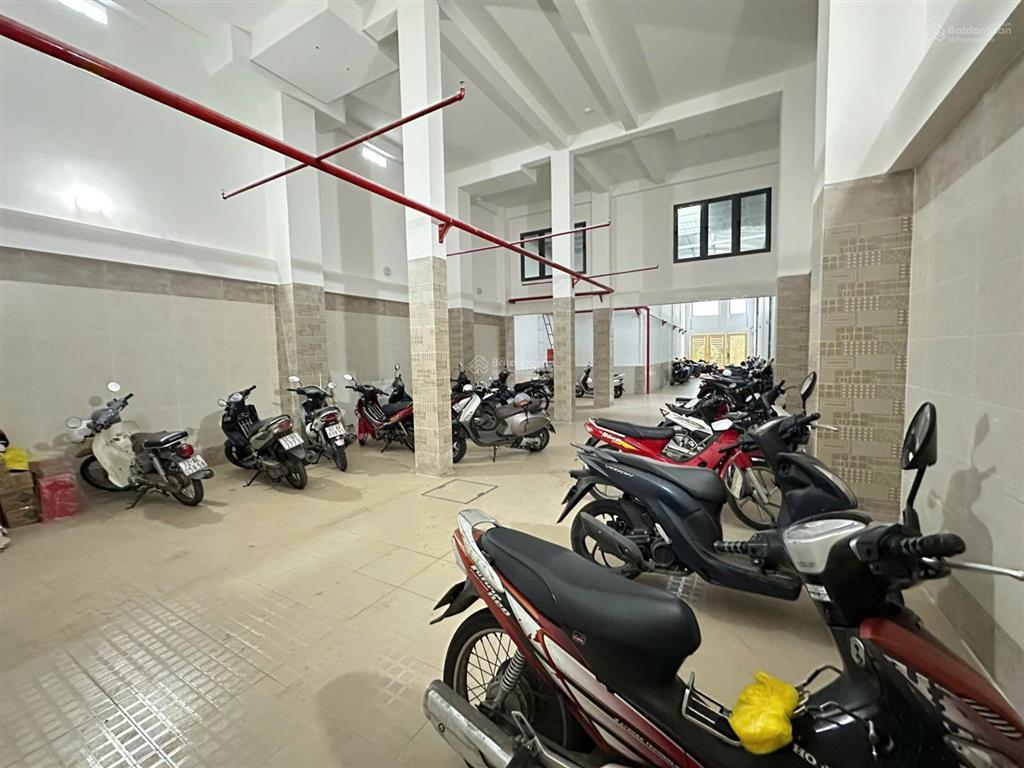 Bán chdv mới xây 350m² 62p doanh thu 280tr ngay ngã tư bốn xã 36,8 tỷ đường 8m