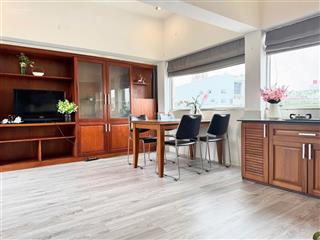 Căn hộ tách bếp ban công view thành phố, rộng hơn 60m2, gần nhà thờ tân định, công viên tao đàn q1