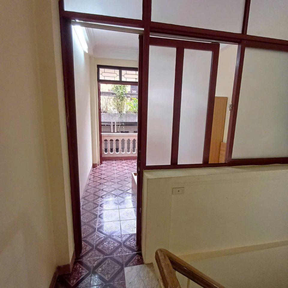 Cho thuê nhà riêng  Đường Láng - Đống Đa 35m x 3T, 3PN3VS giá 11.5tr, KD SẠCH