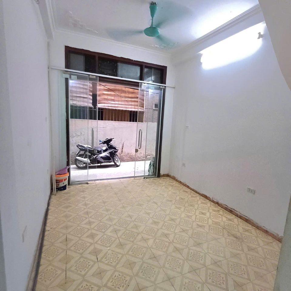 Cho thuê nhà riêng  Đường Láng - Đống Đa 35m x 3T, 3PN3VS giá 11.5tr, KD SẠCH