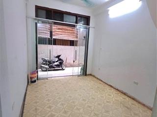 Cho thuê nhà riêng  Đường Láng - Đống Đa 35m x 3T, 3PN3VS giá 11.5tr, KD SẠCH