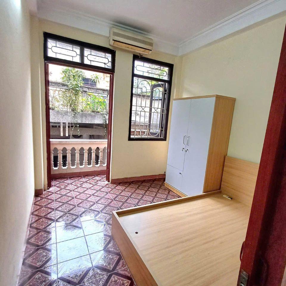 Cho thuê nhà riêng  Đường Láng - Đống Đa 35m x 3T, 3PN3VS giá 11.5tr, KD SẠCH