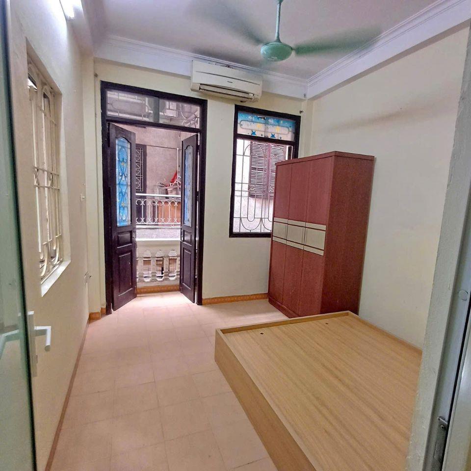 Cho thuê nhà riêng  Đường Láng - Đống Đa 35m x 3T, 3PN3VS giá 11.5tr, KD SẠCH