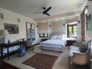 Cho thuê villa căn góc 2 mặt tiền thảo điền 400m hồ bơi sân vườn xanh mát  giá 124 tr