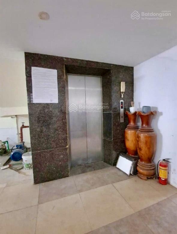 Tòa văn phòng 9 tầng lô góc mặt phố đền lừ 106m2  56 tỷ  view hồ