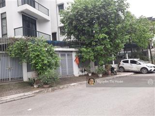 Bán nhà khu phân lô vip ao sào 115m2 34 tỷ, vỉa hè, ô tô tránh