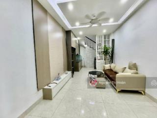 Bán nhà 2 tầng 26m2thúy lĩnh 1.95 tỷ  full nội thất  ô tô đỗ cổng