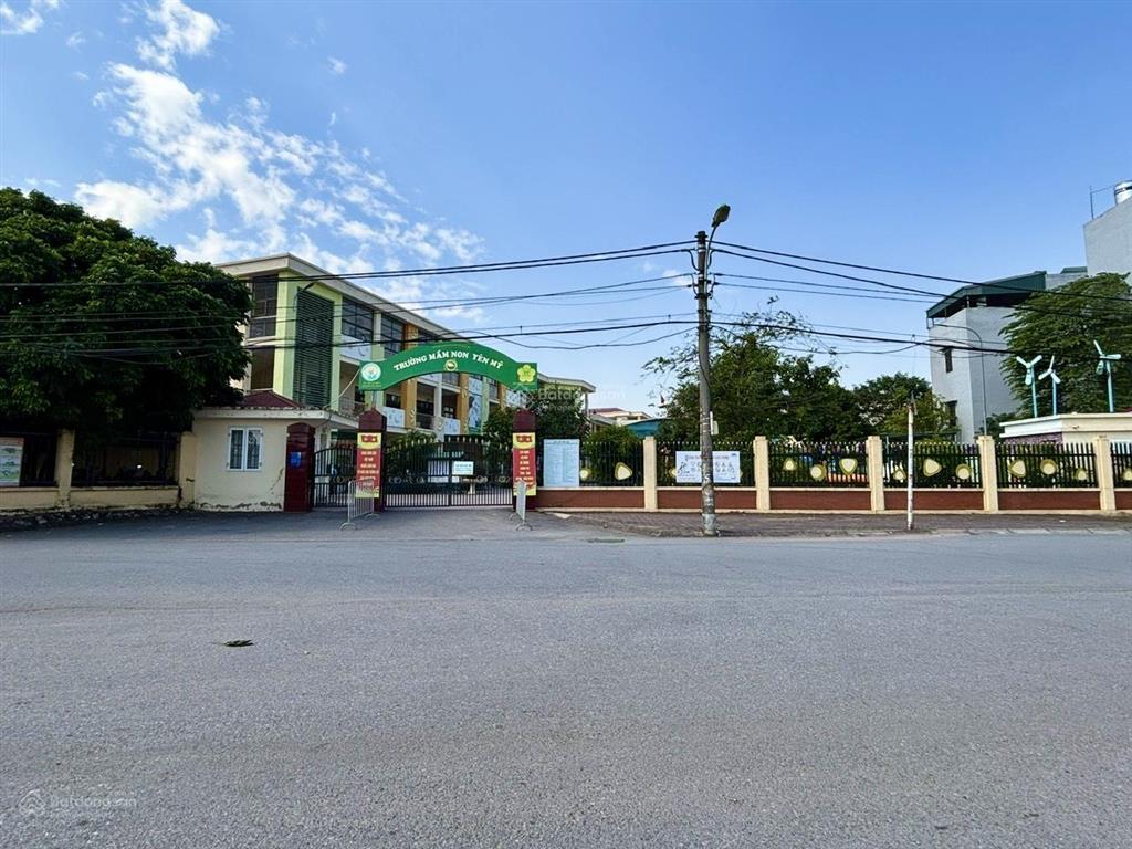 Nhà lô góc yên mỹ 104,2m2  12,5 tỷ  kinh doanh  ô tô tránh