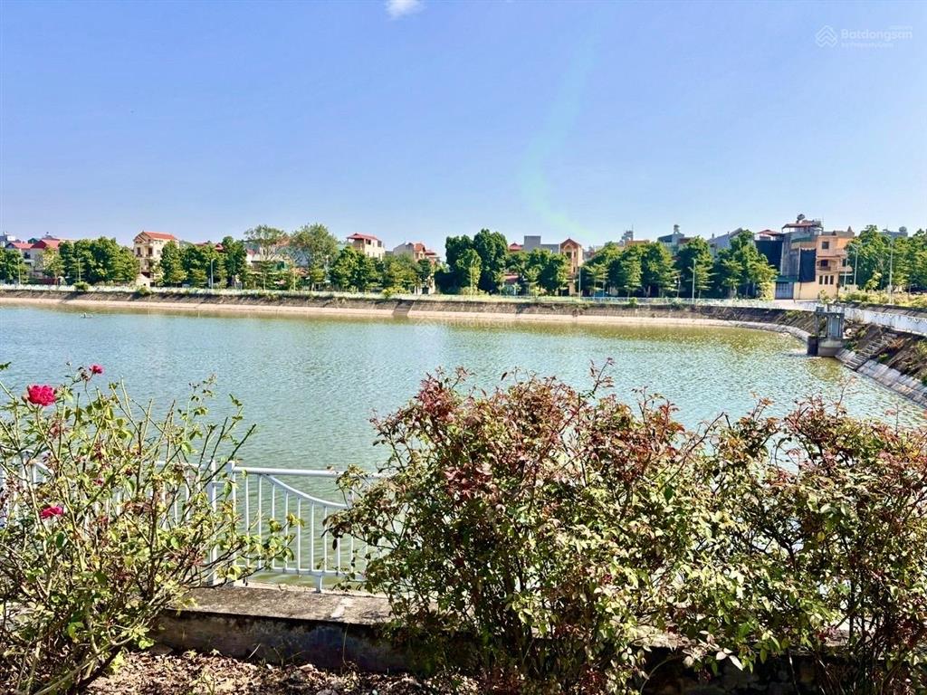 Đát yên mỹ 200m21,1 tỷô tô tải qua nhàgần hồ