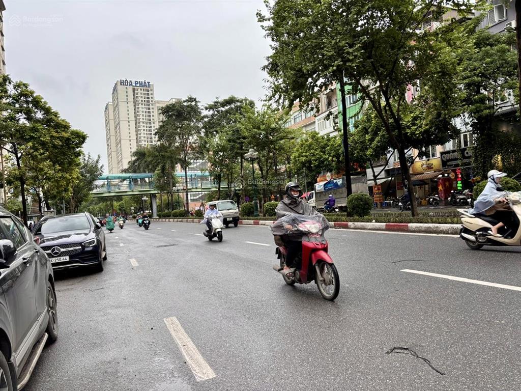 Nhà riêng tân mai 3 tầng 12m21,85 tỷô tô đỗ cổng gần phố