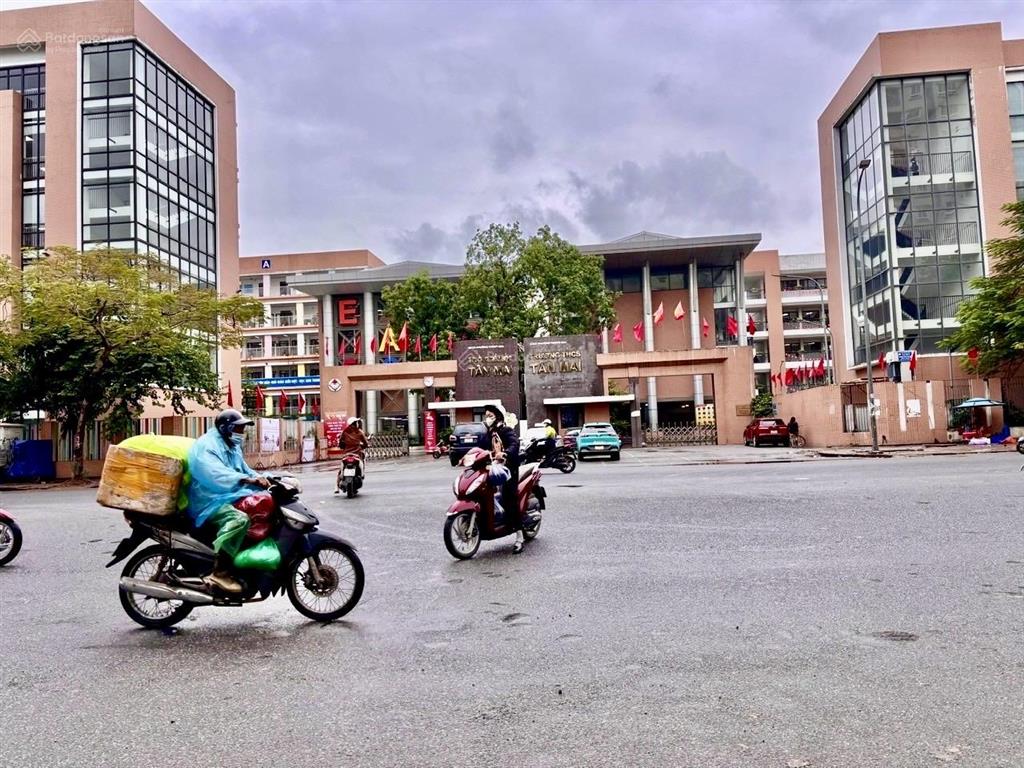 Nhà riêng tân mai 3 tầng 12m21,85 tỷô tô đỗ cổng gần phố