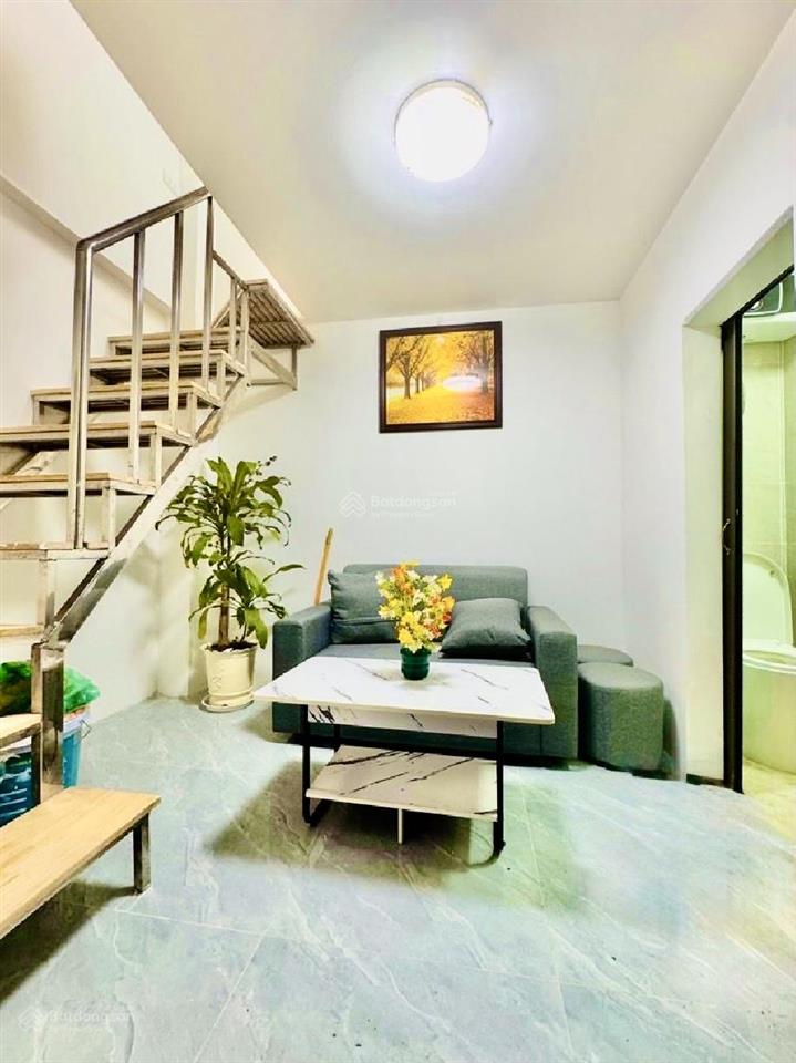 Nhà riêng tân mai 3 tầng 12m21,85 tỷô tô đỗ cổng gần phố