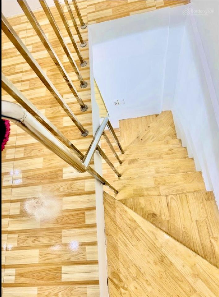 Nhà riêng tân mai 3 tầng 12m21,85 tỷô tô đỗ cổng gần phố