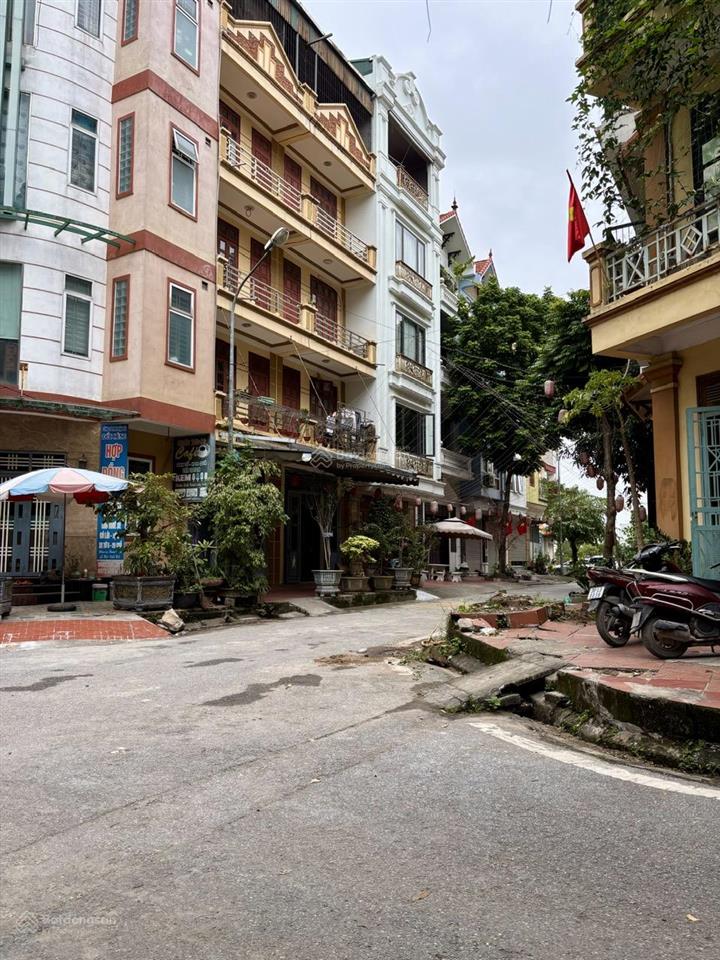 Nhà phân lô 4 tầng tam trinh 134m247 tỷ lô góc 2 mặt tiền