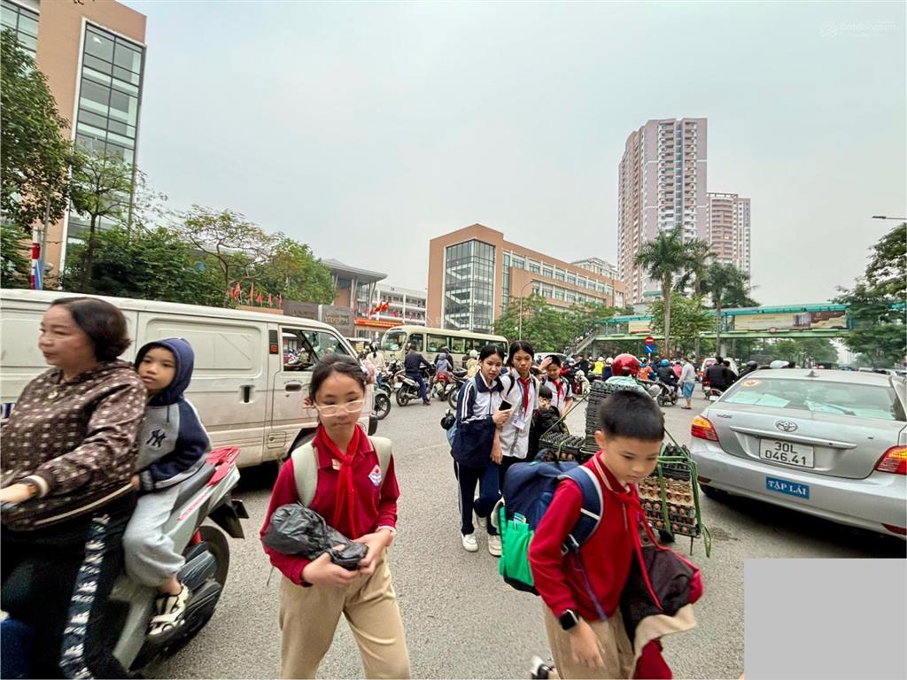 Nhà tập thể tầng 2 tân mai 88m2  4,6 tỷ  ô tô tránh  gần phố