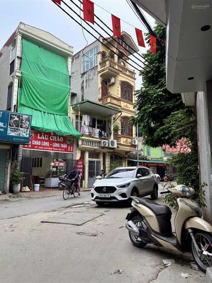 Nhà tập thể tầng 2 tân mai 88m2  4,6 tỷ  ô tô tránh  gần phố