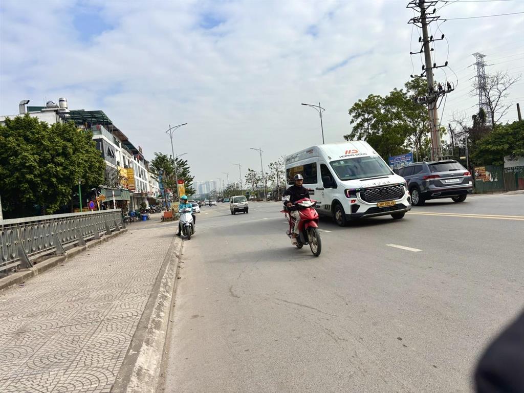 Nhà phân lô kđt ao sào, thịnh liệt 4 tầng 70m224 tỷ ô tô tránh