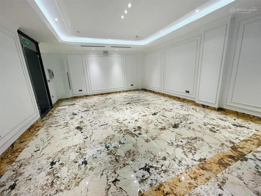 Cho thuê nhà riêng ngõ 95 hoàng cầu 100m2* 5t* mt 10m giá 27tr/th vỉa hè ô tô tránh kinh doanh