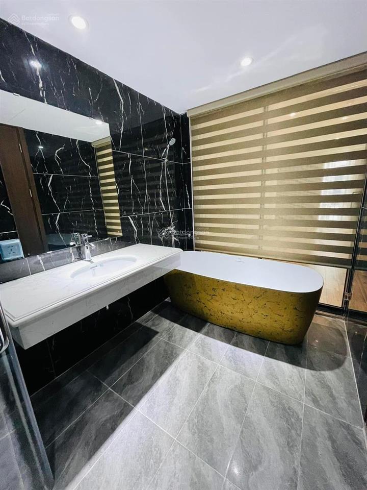 Cho thuê nhà riêng ngõ 95 hoàng cầu 100m2* 5t* mt 10m giá 27tr/th vỉa hè ô tô tránh kinh doanh