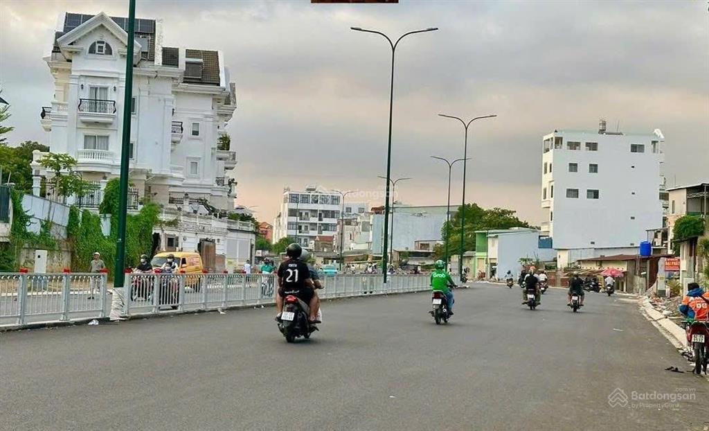 Cần bán gấp nhà 5 tầng dương quảng hàm dt 5x27m, hdt 75tr/tháng giá 22 tỷ