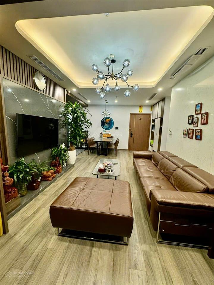 Chính chủ bán căn hộ tại samsora 4 tỷ 70m2 bc đông nam sẵn sổ full đồ. 0968 501 ***