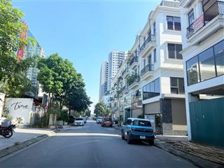 Bán nhà 180m2 giá 26,9 tỷ  mặt phố đào xuyên  gia lâm đường 10m view thoáng vĩnh viễn kinh doanh