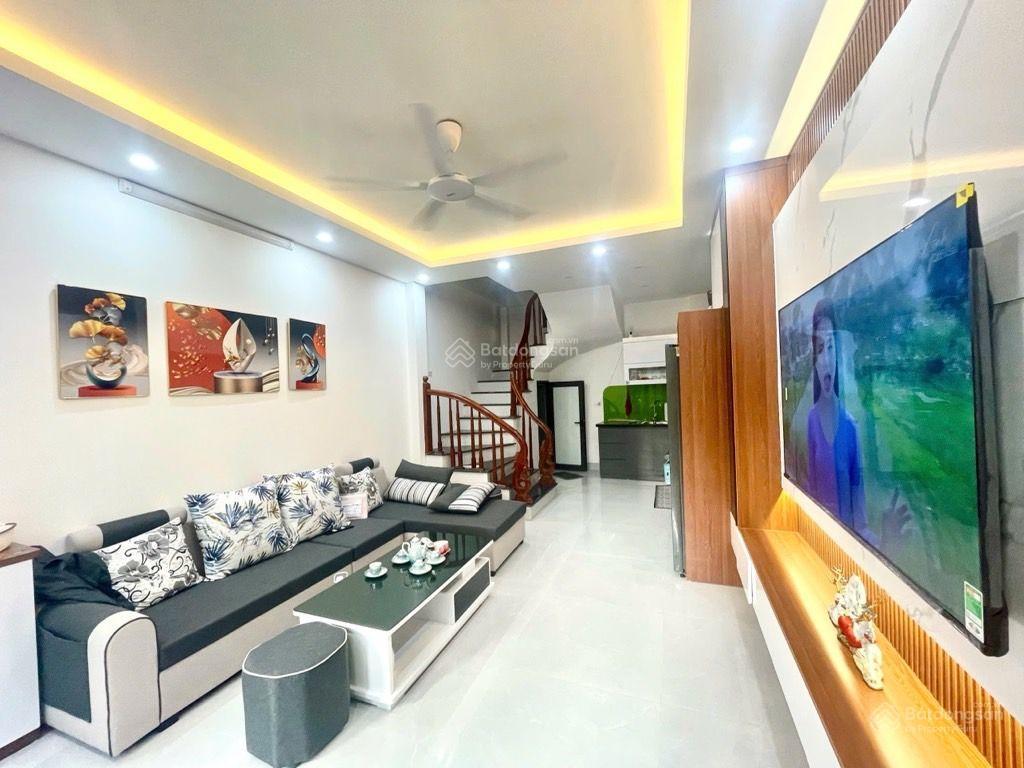 Cần bán nhà 70m2, 4 tầng, 2 thoáng vĩnh viễn ôtô đỗ cửa phố ngọc trì, thạch bàn, long biên gần aeon