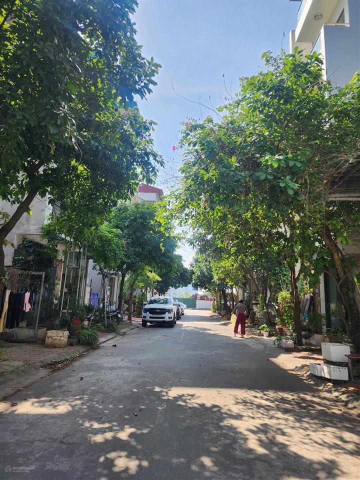 Cần bán nhà 120m2  mt 8m tại khu tái định cư đông dư  gia lâm  phân lô vỉa hè rộng ôtô tránh