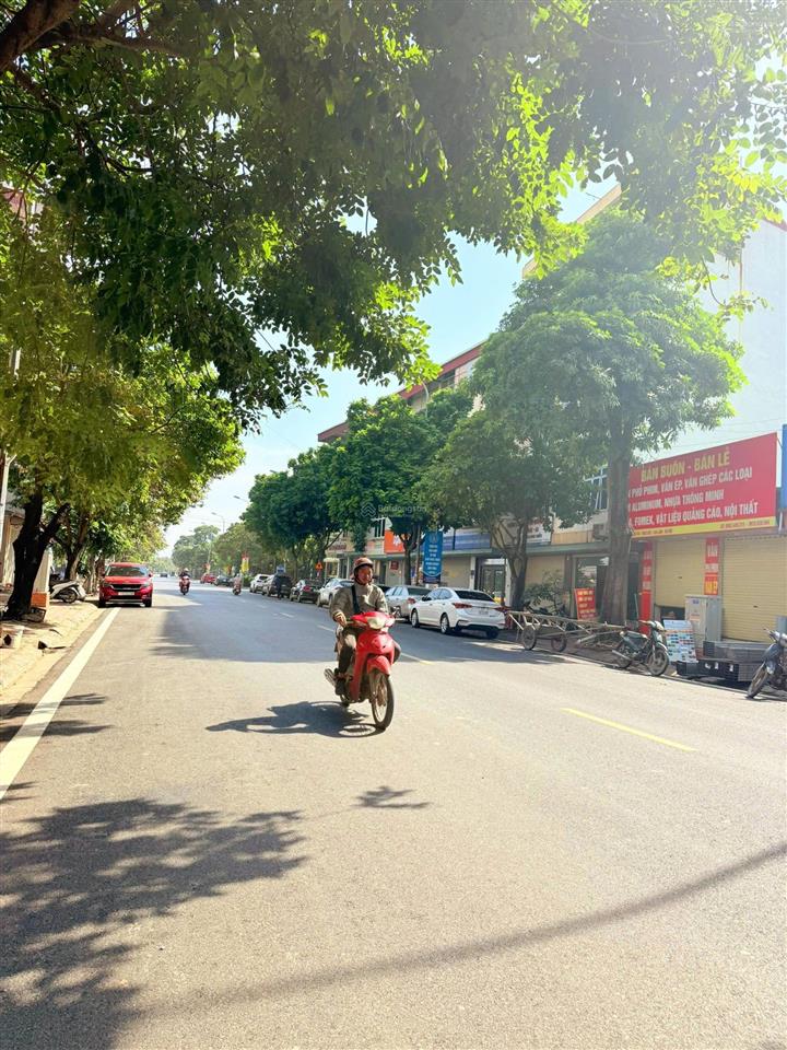 Cần bán nhà 120m2  mt 8m tại khu tái định cư đông dư  gia lâm  phân lô vỉa hè rộng ôtô tránh