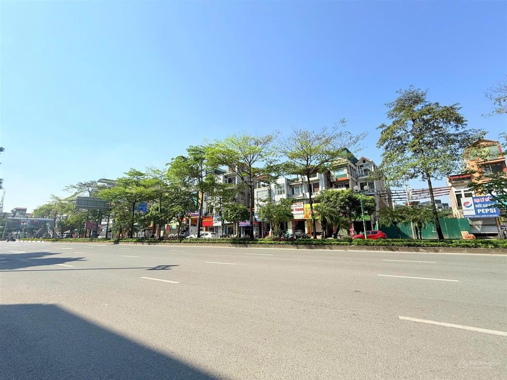 Bán 260m2 giá 135 tỷ 7 tầng, view hồ mặt phố hồng tiến  lâm hạ  đường rộng 15m + vỉa hè