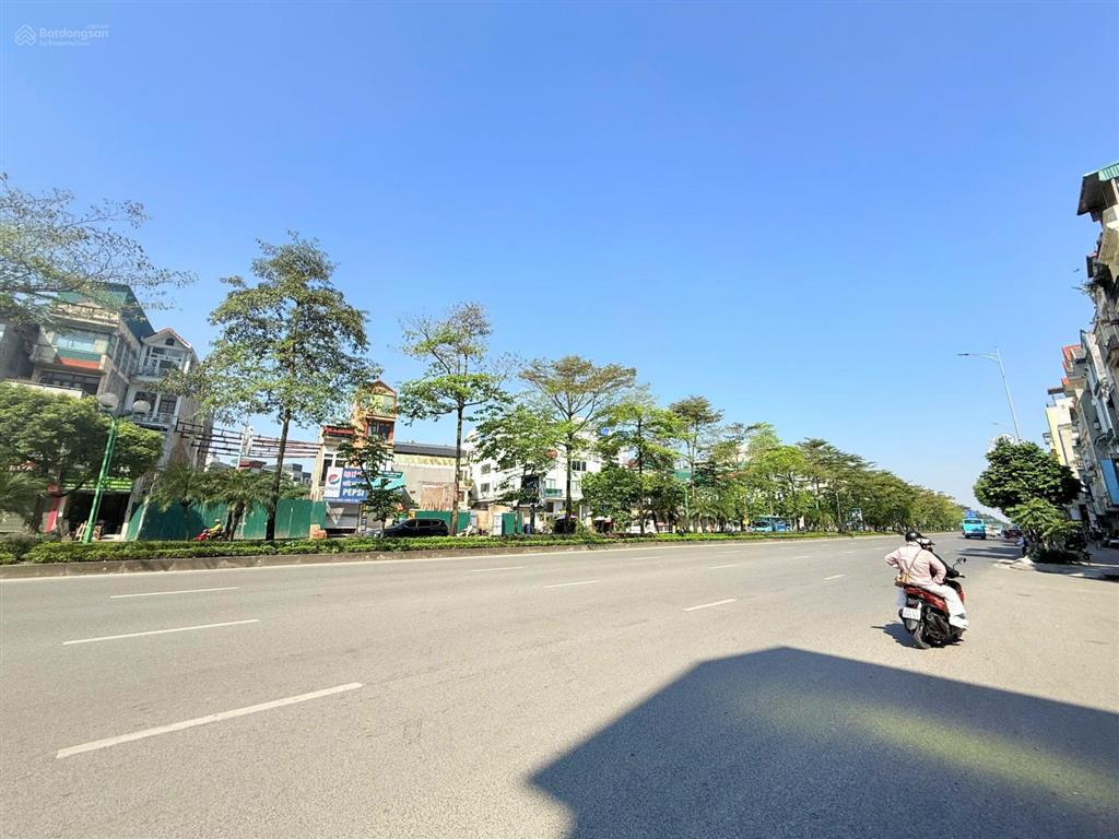 Bán 260m2 giá 135 tỷ 7 tầng, view hồ mặt phố hồng tiến  lâm hạ  đường rộng 15m + vỉa hè