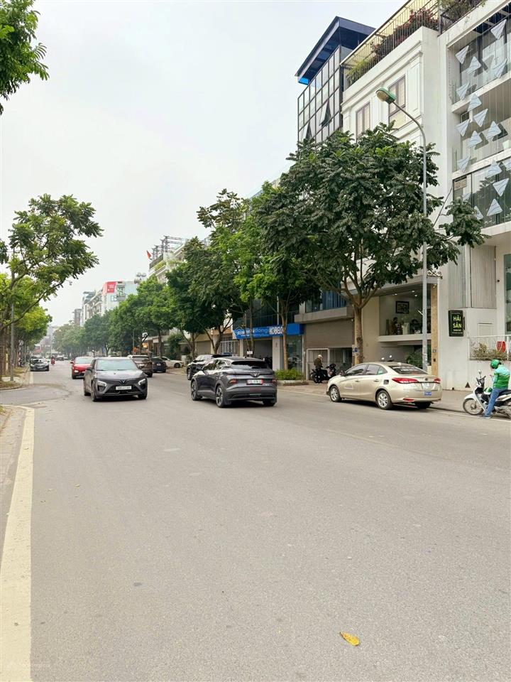 Bán 260m2 giá 135 tỷ 7 tầng, view hồ mặt phố hồng tiến  lâm hạ  đường rộng 15m + vỉa hè