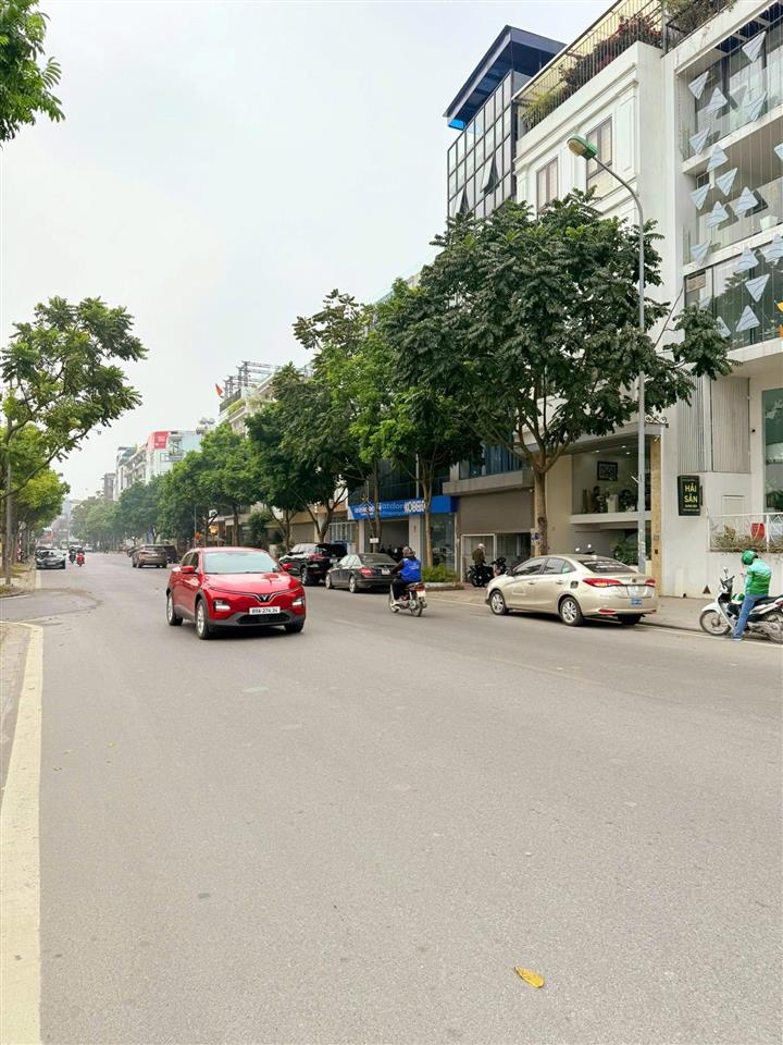 Bán 260m2 giá 135 tỷ 7 tầng, view hồ mặt phố hồng tiến  lâm hạ  đường rộng 15m + vỉa hè