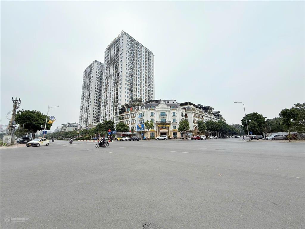 Bán nhà 7 tầng 150m2 giá 68 tỷ phố hồng tiến  vị trí đẹp vỉa hè rộng kinh doanh