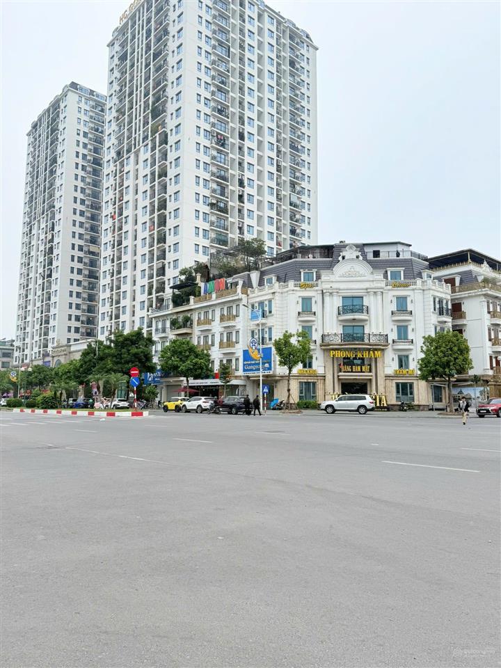 Bán nhà 7 tầng 150m2 giá 68 tỷ phố hồng tiến  vị trí đẹp vỉa hè rộng kinh doanh