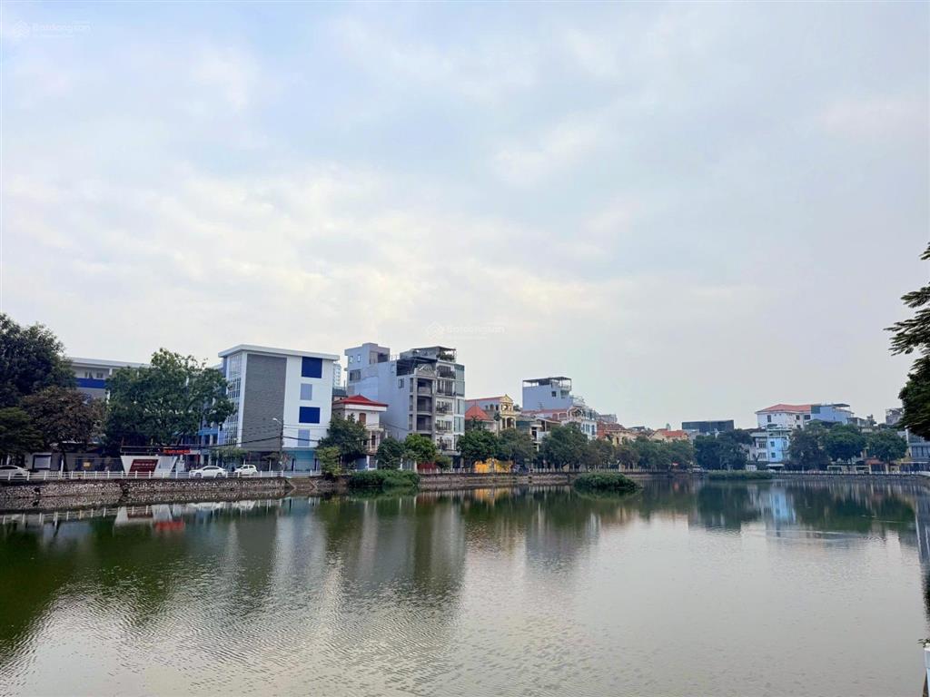 Bán lô đất 200m2, mặt hồ mt 11m giá 31.5 tỷ  view hồ điều hòa mặt tiền hơn 11m hiếm có.