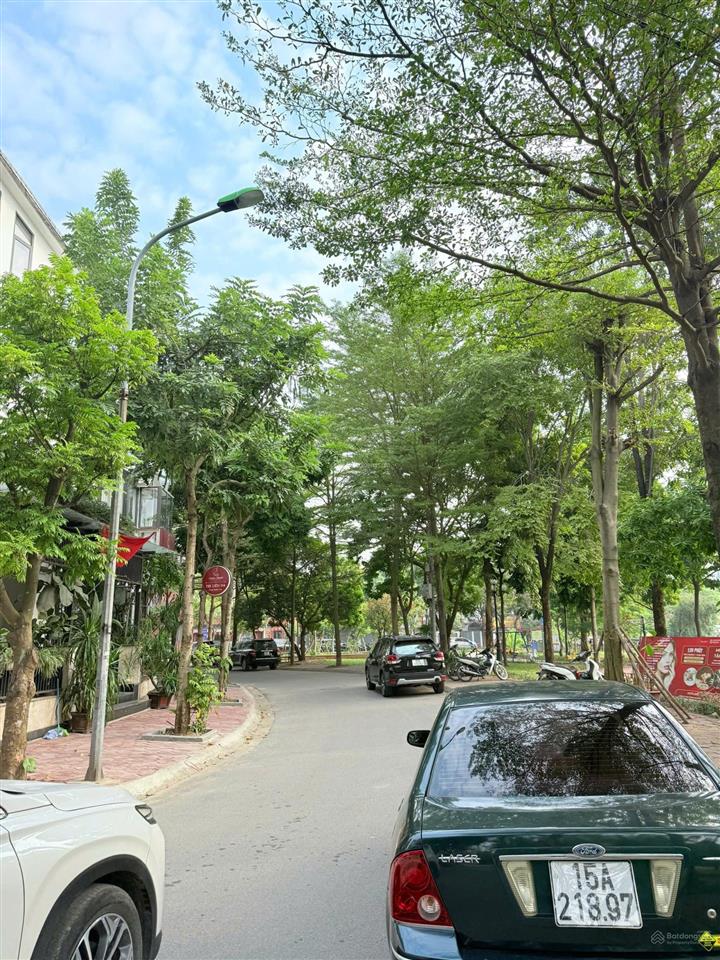 Cần bán biệt thự n06 diện tích 180m2 khu đô thị sài đồng, đường huỳnh văn nghệ