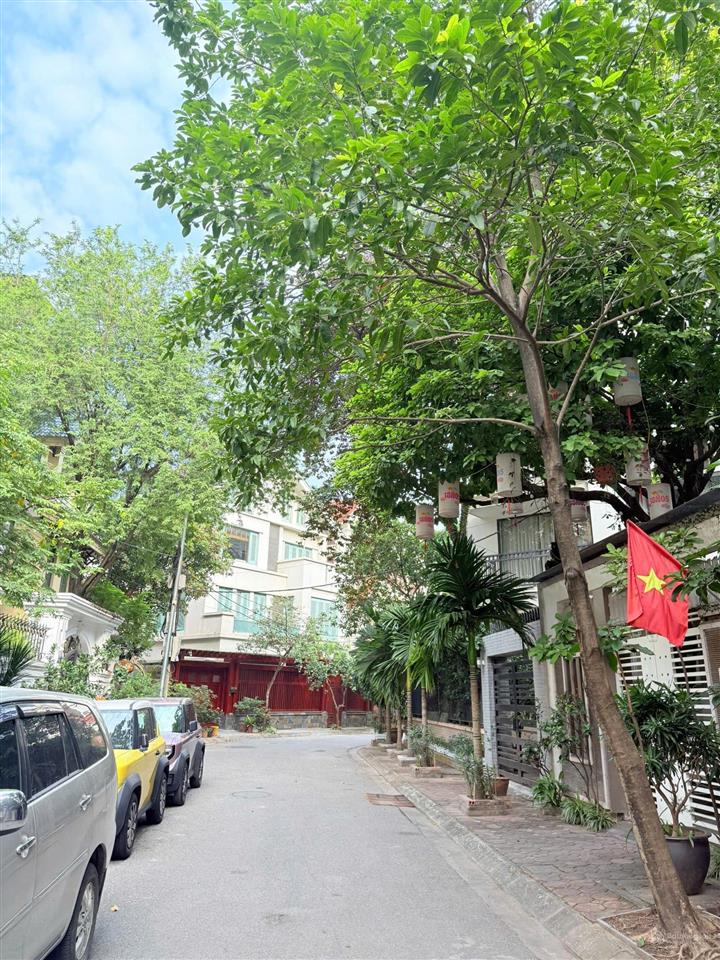 Cần bán biệt thự n06 diện tích 180m2 khu đô thị sài đồng, đường huỳnh văn nghệ