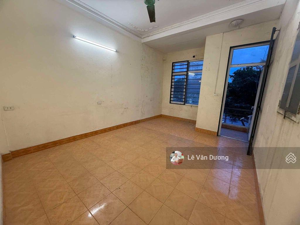 Mặt đường nguyễn phong sắc 62m 4 tầng, ô chờ thang  mặt tiền 5m  vỉa hè rộng  kinh doanh đỉnh