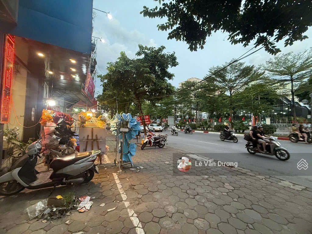 Mặt đường nguyễn phong sắc 62m 4 tầng, ô chờ thang  mặt tiền 5m  vỉa hè rộng  kinh doanh đỉnh