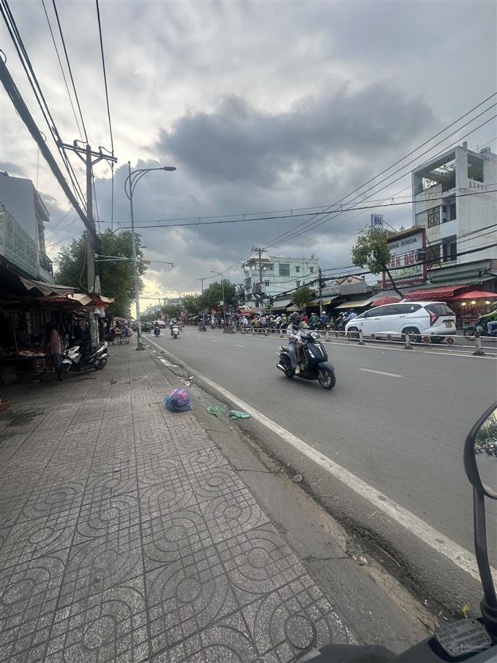 Bán nhà mặt tiền lê văn quới ngay chợ tiện kinh doanh