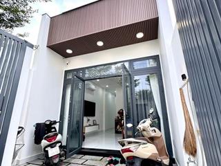 Về quê bán lại căn nhà cấp 4 mới xây ở rất kiên cố, đường 8m . trả trước 300 triệu giao nhà luôn