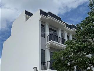 Nhà phố 1 trệt 2 lầu 1 thượng mặt tiền kinh doanh hạ 800 triệu đức hòa long an cũ
