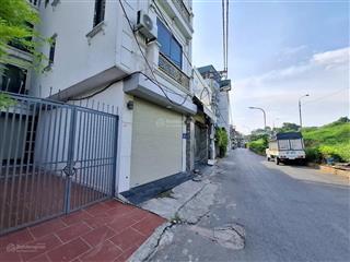 Nhà mới kính koong 30m2  ô tô đỗ cửa  ở ngay phố nguyễn khoái, hoàng mai