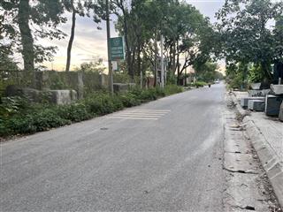 Cho thuê 300m kho xưởng tại phú viên. xe cont vào tận nơi, trước kho rộng rãi.