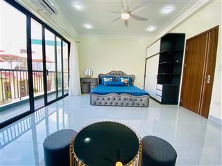Cho thuê căn hộ dịch vụ mặt phố ngọc thuỵ, ban công thoáng, full đồ