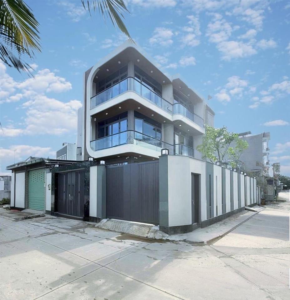 Biệt thự ở ngay  10x16m  3 tầng  sát phạm văn đồng  linh đông