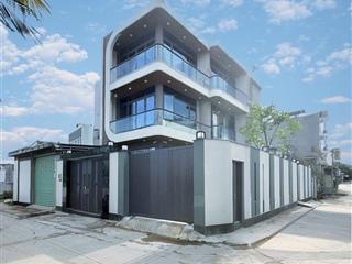 Biệt thự ở ngay  10x16m  3 tầng  sát phạm văn đồng  linh đông